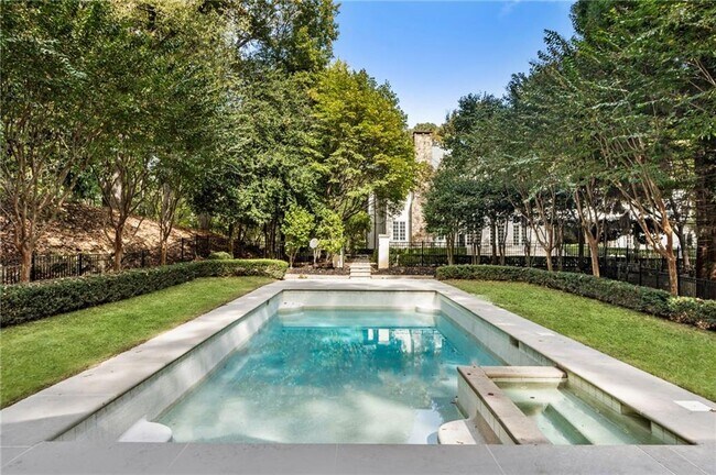 Building Photo - 2485 W Wesley Rd NW