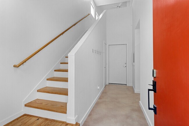 Building Photo - 5105 Lillian St