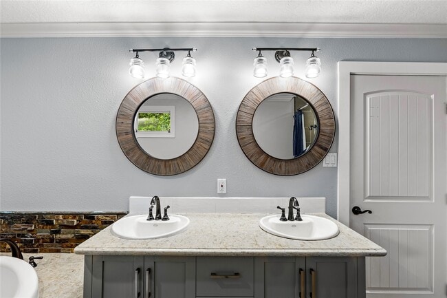 Building Photo - 112 April Wind Dr E