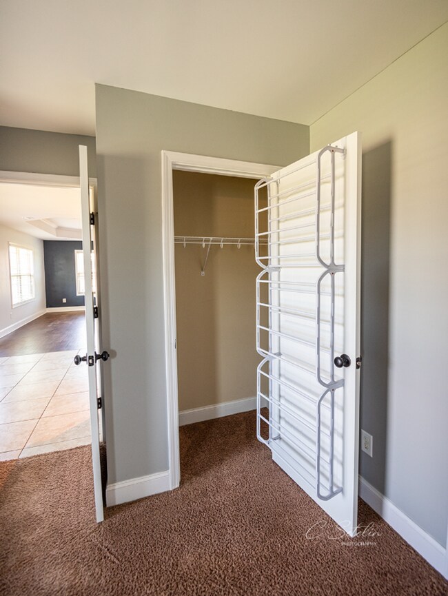 Building Photo - Gorgeous home available from June 10th!