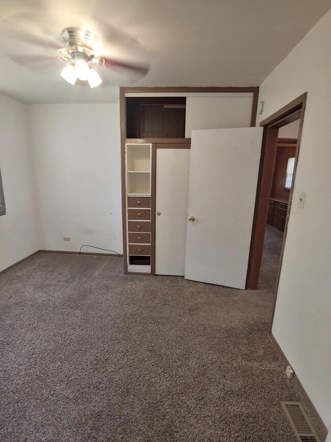 Building Photo - 707 N Joplin St