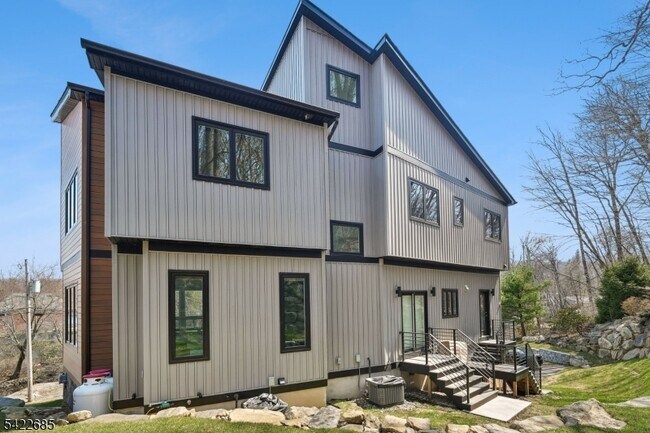 Building Photo - 301 Kingsland Rd