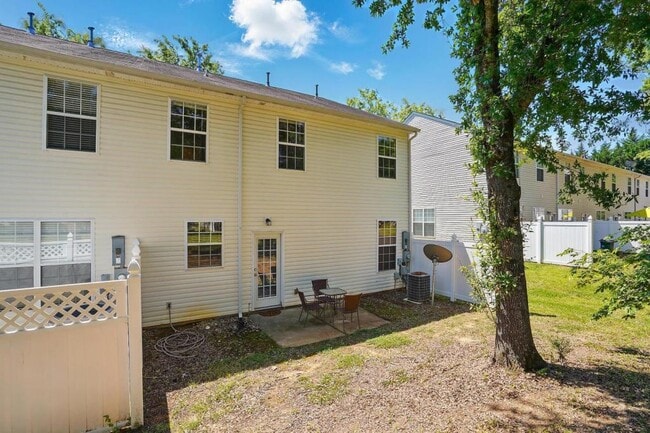 Building Photo - 7420 Abigail Glen Dr
