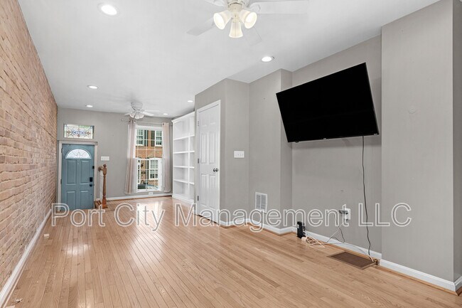 Building Photo - 639 Harvey St