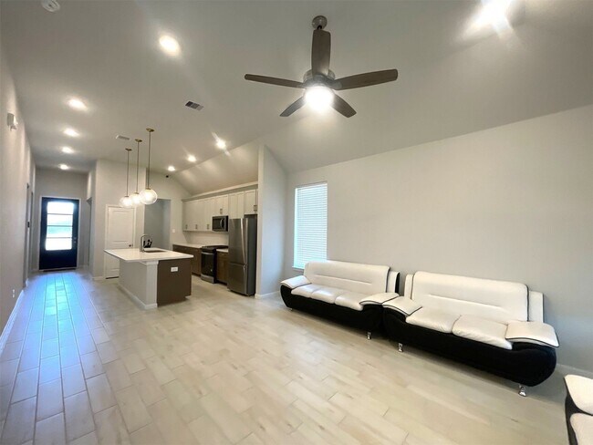 Building Photo - 12614 White Pelican Ct