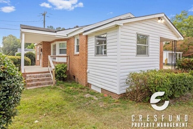 Building Photo - 3 Bedroom, 1 Bath with Fresh and Modernize...