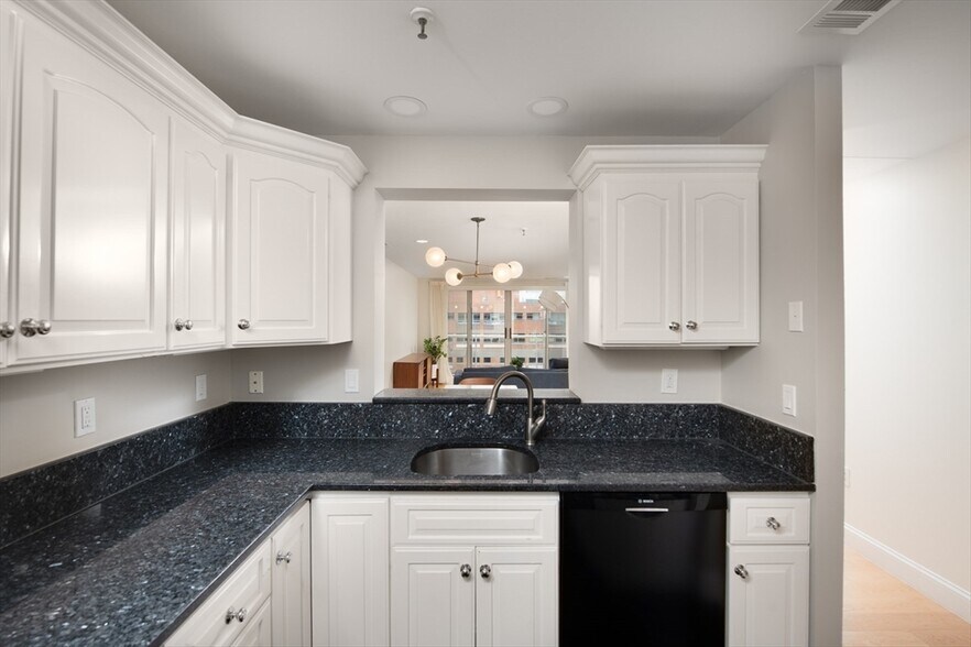 Building Photo - 6 Canal Park