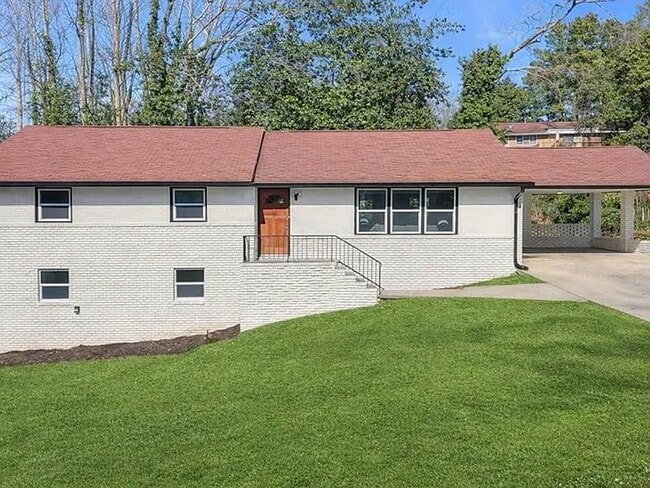 Building Photo - 2645 Brandon Rd
