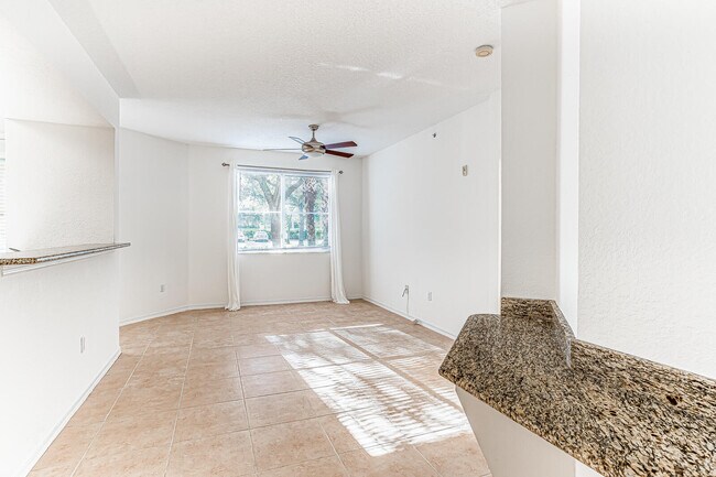 Building Photo - 11012 Legacy Dr