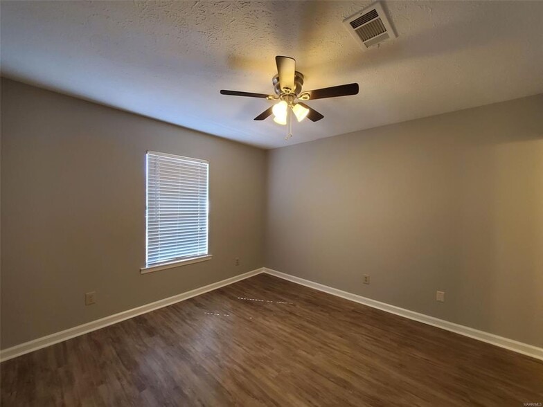 Building Photo - 5951 Carmel Dr