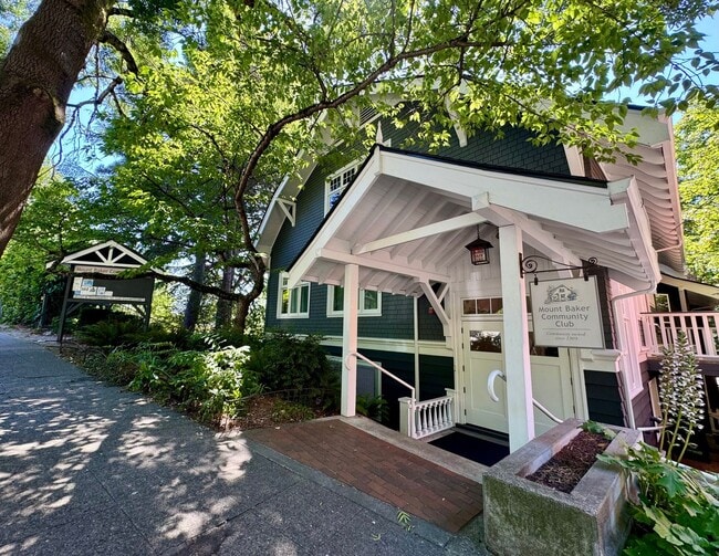 Building Photo - Mt. Baker Home