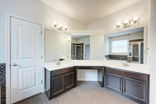 Building Photo - 146 Rock Cliff Ct