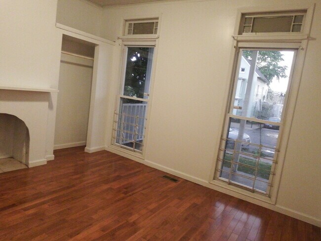 Building Photo - 417 E 31st St