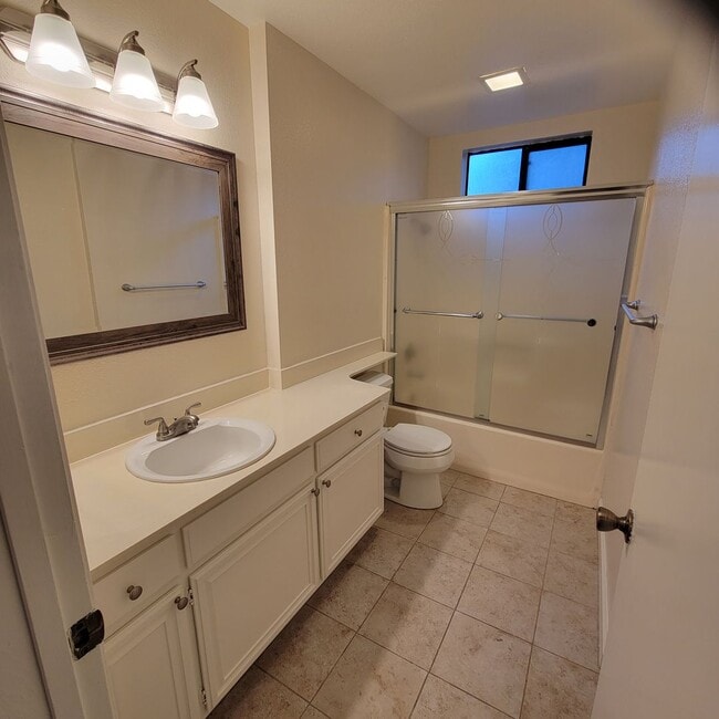 Building Photo - 2 Bedroom, 2 Bathroom Condo for Rent in Ma...