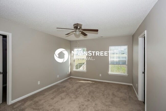 Building Photo - 4 Bedroom Pet-Friendly Home in Charlotte, ...