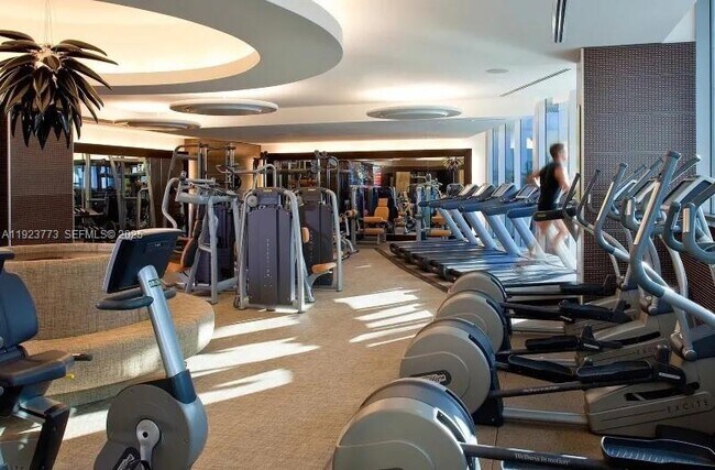 Building Photo - 200 Biscayne Blvd Way