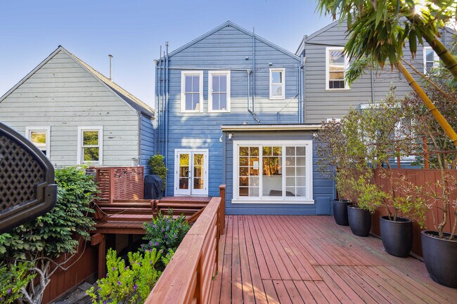 Building Photo - 282 Eureka St