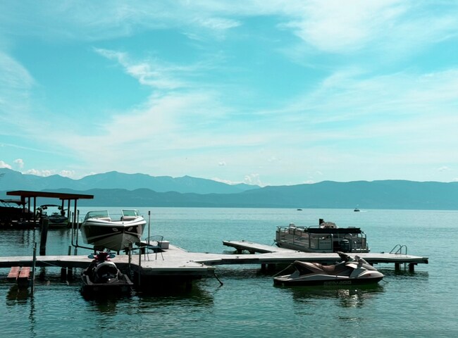 Building Photo - Beautiful Lakeside Home