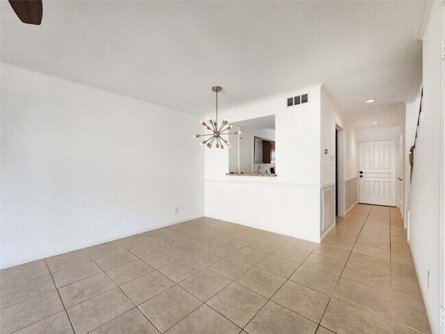 Building Photo - 6340 Chevy Chase Dr