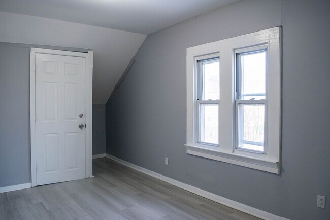 Building Photo - 91 Henry St