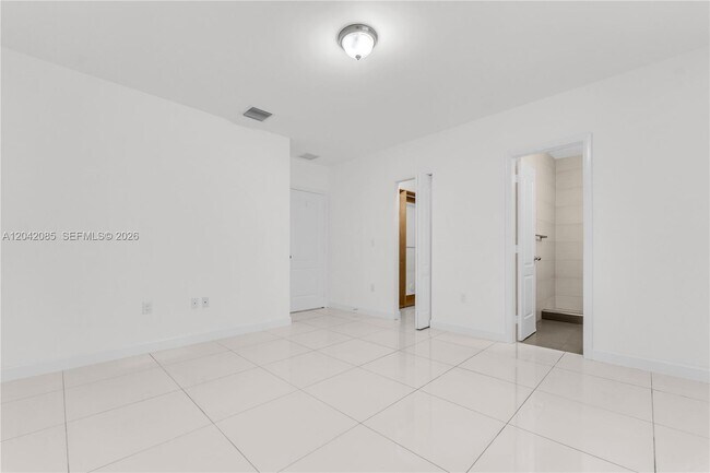 Building Photo - 1029 SW 11th Ave