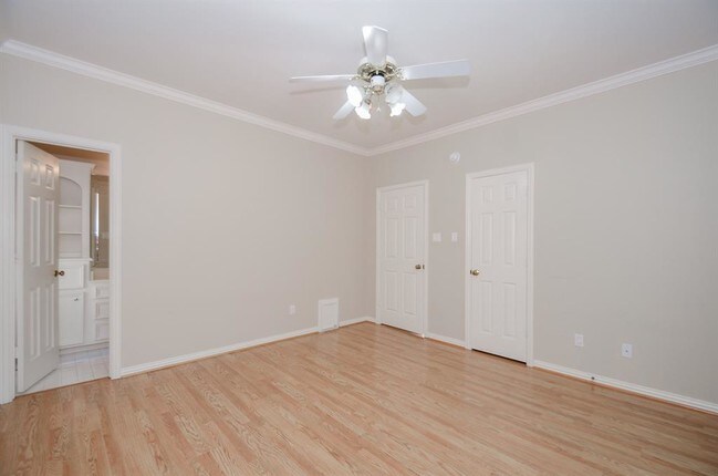 Building Photo - 4813 Holly St