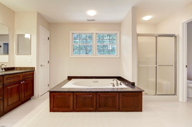 Building Photo - 113 Lighthouse Ln