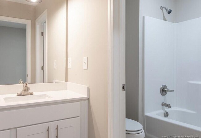 Building Photo - 905 Kingscote Dr