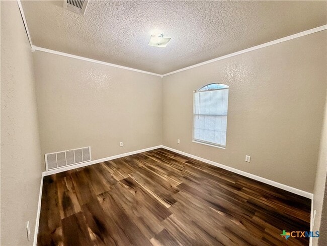 Building Photo - 3203 Viewcrest Dr