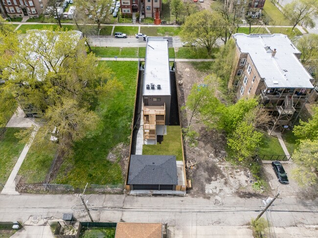 Building Photo - 5921 S Calumet Ave