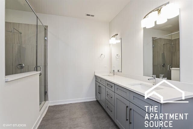 Building Photo - 3620 W Irving Park Rd