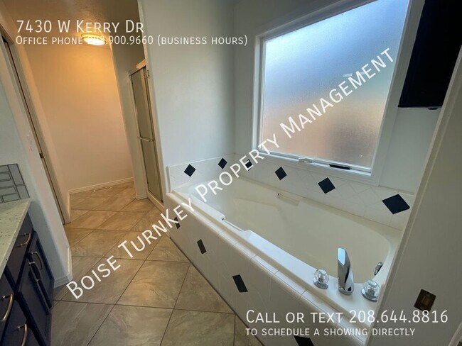 Building Photo - 7430 W Kerry Dr