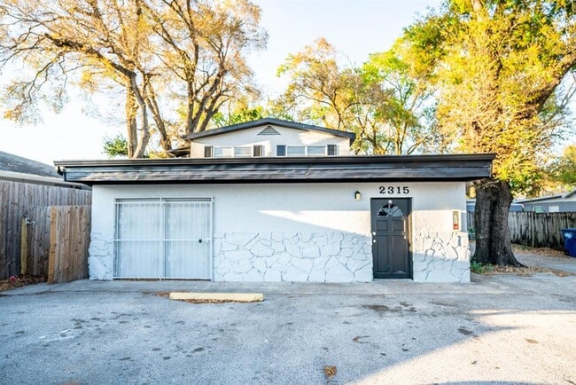 Primary Photo - 2315 W Rio Vista Ave