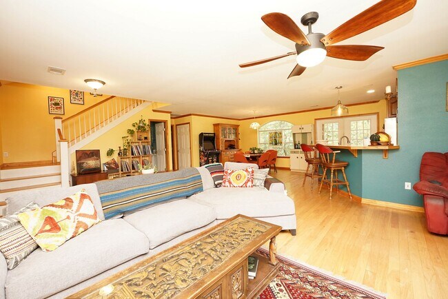 Building Photo - Charming Home in Poquito Bayou – A Nature ...