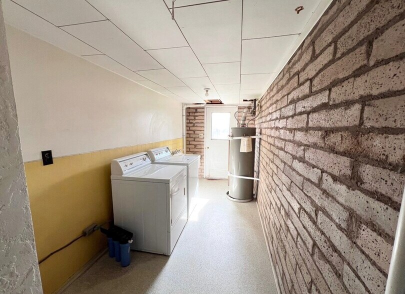 Building Photo - 15 Hillcrest Dr