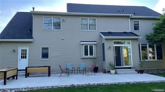 Building Photo - 5558 Martha's Vineyard