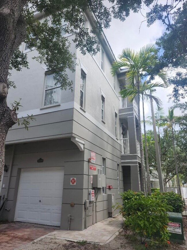 Building Photo - 3408 Shoma Dr
