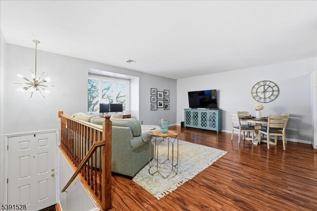 Building Photo - 58A Ridgedale Ave