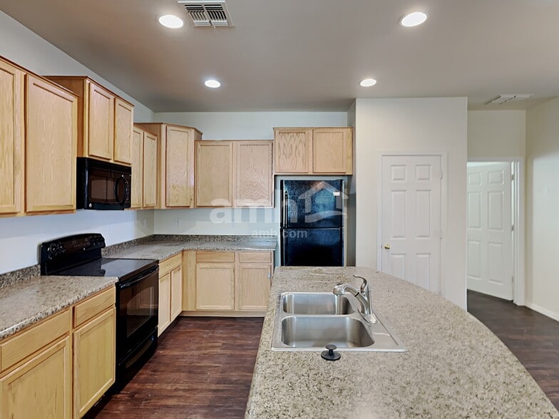 Building Photo - 2363 E Omega Dr