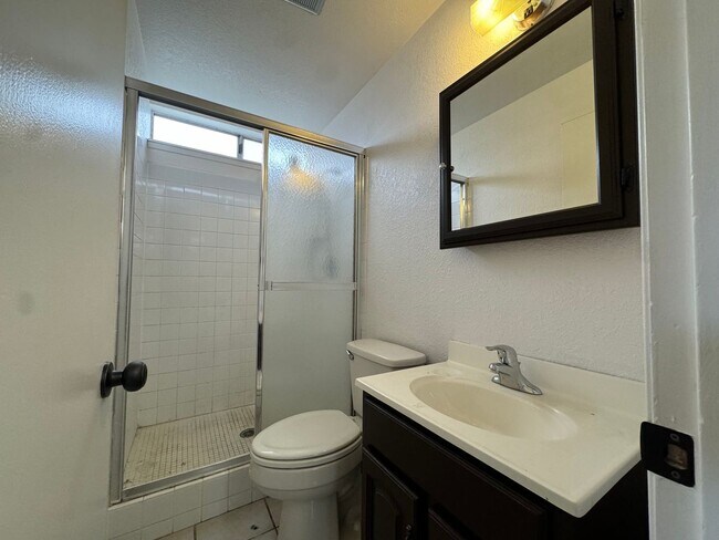 Building Photo - 3-bedroom, 2-bath in Sutherlin