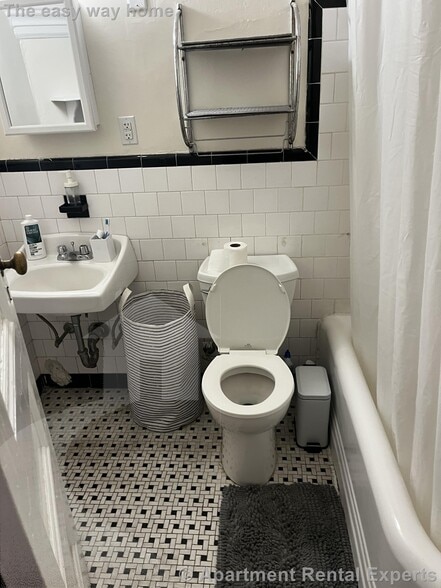 Building Photo - 2 Ware St