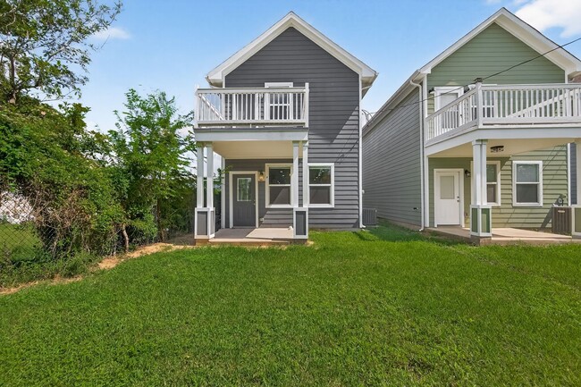 Building Photo - 714 Zoe St