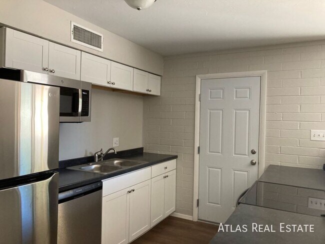 Building Photo - 6848 E Mary Dr