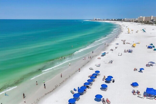 Building Photo - 1250 N Portofino Dr