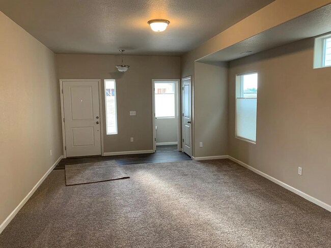 Building Photo - Paired Townhome in Chapel Heights