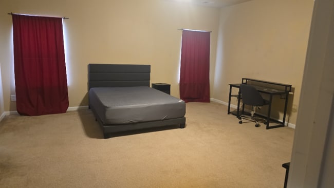 Building Photo - 2797 Huntcliffe Dr