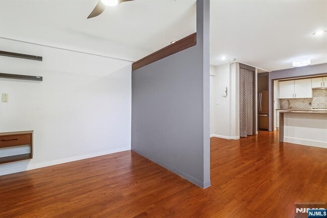 Building Photo - 3050 Edwin Ave