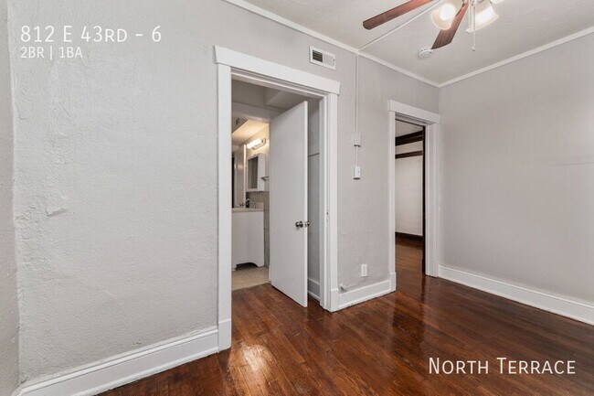 Building Photo - 812 E 43rd-6