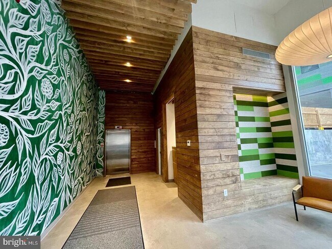 Building Photo - 1501 N 31st St