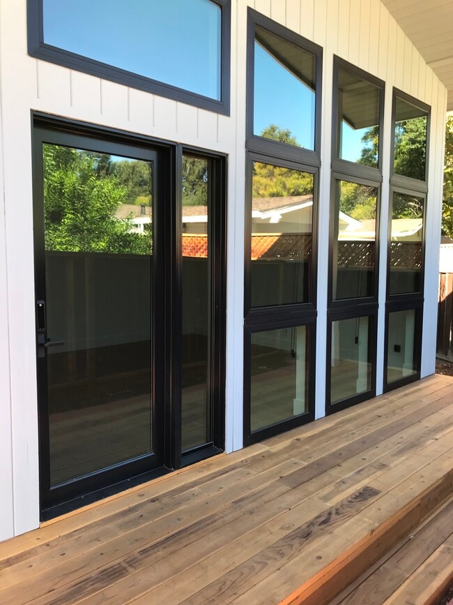 Building Photo - 55 Drake Ct